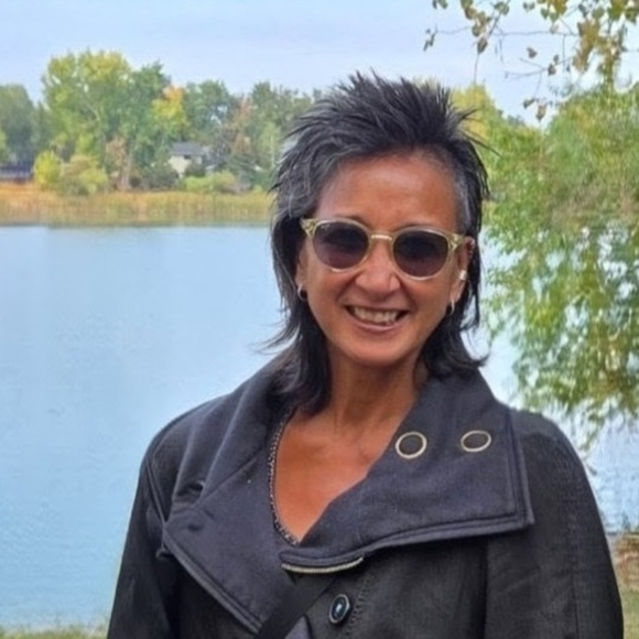 Meet your Posher, Carrina - Picture 1 of 1